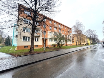 Venkovní pohled na dům - Prodej bytu 2+1 v družstevním vlastnictví 54 m², Teplice 