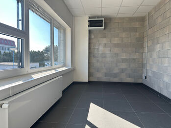 Pronájem výrobních prostor 451 m², Slavkov u Brna