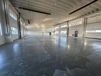Pronájem výrobních prostor 451 m², Slavkov u Brna