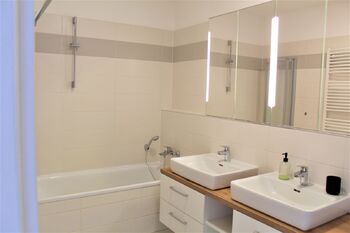 Pronájem bytu 4+kk v družstevním vlastnictví 90 m², Praha 5 - Hlubočepy