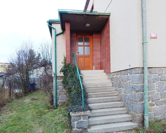 Přední vchod - Prodej bytu 5+1 v osobním vlastnictví 200 m², Rakovník