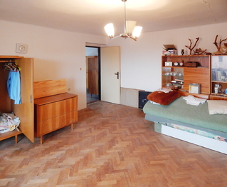 Pokoj v patře - Prodej bytu 5+1 v osobním vlastnictví 200 m², Rakovník