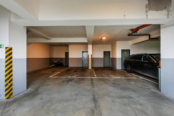 1x parkovací stání - Pronájem bytu 1+kk v osobním vlastnictví 41 m², Praha 6 - Suchdol