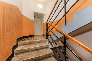 16. Výtah a schodiště v domě - Pronájem bytu 3+kk v osobním vlastnictví 81 m², Pardubice