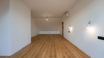 Krajní pokoj bytu 30,17 m2 - Prodej bytu atypický v osobním vlastnictví 237 m², České Budějovice