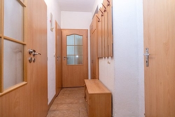 chodba - Pronájem bytu 2+kk v osobním vlastnictví 50 m², Praha 6 - Ruzyně