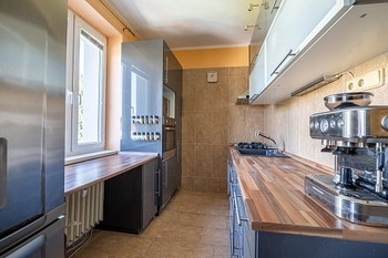 kuchyně je plně vybavená - Pronájem bytu 2+kk v osobním vlastnictví 50 m², Praha 6 - Ruzyně 