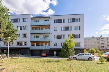 dům je opravený - Pronájem bytu 2+kk v osobním vlastnictví 50 m², Praha 6 - Ruzyně