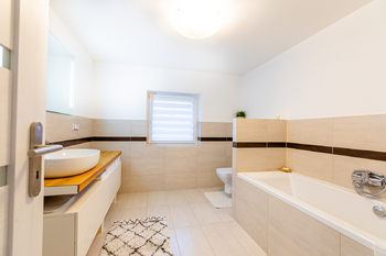 Koupelna - Prodej domu 144 m², Roudnice nad Labem