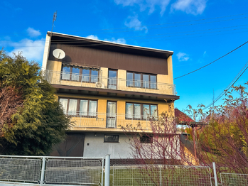 Prodej domu 350 m², Halže
