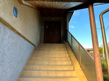 Prodej domu 350 m², Halže