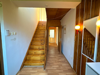 Prodej domu 350 m², Halže