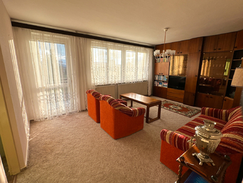 Prodej domu 350 m², Halže