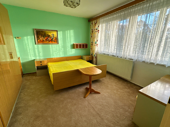 Prodej domu 350 m², Halže