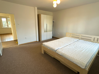 Prodej domu 350 m², Halže