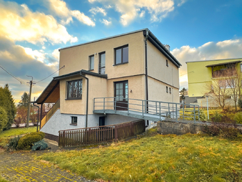 Prodej domu 350 m², Halže