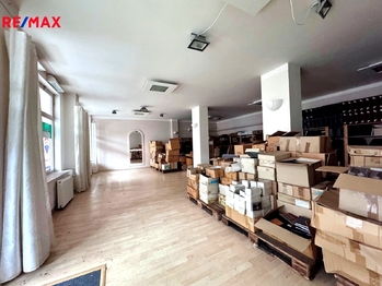 současný stav - Prodej obchodních prostor 219 m², Hluboká nad Vltavou