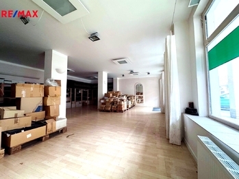 současný stav - Prodej obchodních prostor 219 m², Hluboká nad Vltavou