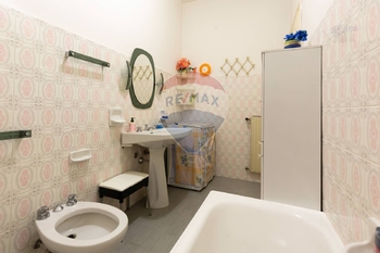 Koupelna reálná foto  - Prodej bytu 3+1 v osobním vlastnictví 87 m², Montesilvano