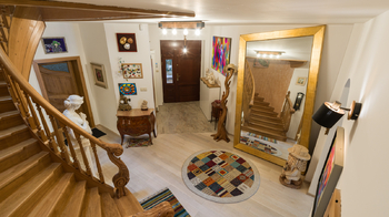 Vstupní hala - Prodej domu 328 m², Praha 9 - Horní Počernice