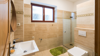 Koupelna - Prodej domu 328 m², Praha 9 - Horní Počernice