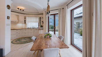 Jídelna - Prodej domu 328 m², Praha 9 - Horní Počernice