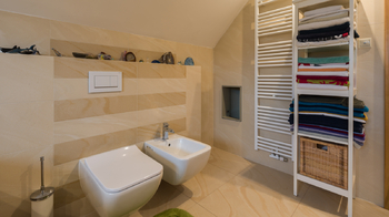 Koupelna - Prodej domu 328 m², Praha 9 - Horní Počernice