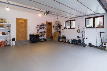 Garáž - Prodej domu 328 m², Praha 9 - Horní Počernice