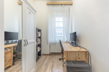 pracovna - Prodej bytu 3+1 v osobním vlastnictví 107 m², Praha 4 - Nusle