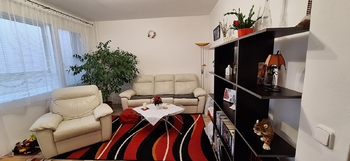 Obývací pokoj s balkonem - Prodej bytu 3+1 v osobním vlastnictví 60 m², Brno