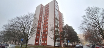 Pohled na dům  - Prodej bytu 3+1 v osobním vlastnictví 60 m², Brno