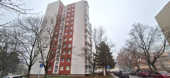 Pohled na dům  - Prodej bytu 3+1 v osobním vlastnictví 60 m², Brno