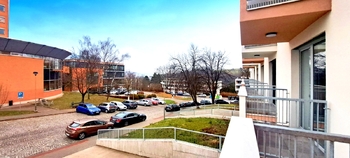 Pohled z balkonu - Pronájem bytu 1+kk v osobním vlastnictví 8000 m², Zlín