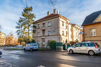 Budova - boční pohled  - Prodej bytu 1+kk v osobním vlastnictví 28 m², Praha 3 - Žižkov