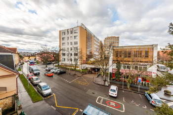 Pohled do ulice Na Jarově - Prodej bytu 1+kk v osobním vlastnictví 28 m², Praha 3 - Žižkov