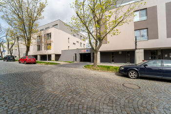 Pronájem garážového stání 31 m², Kolín