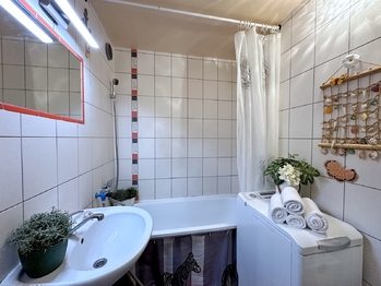 Koupelna - Prodej bytu 4+1 v osobním vlastnictví 88 m², České Budějovice