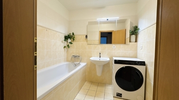 Prodej bytu 2+kk v osobním vlastnictví 2110 m², Praha 10 - Uhříněves