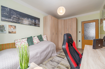 Dětský pokoj - Prodej bytu 3+1 v osobním vlastnictví 70 m², Strakonice