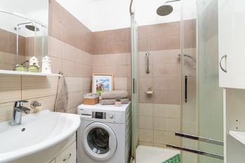 Koupelna - Prodej bytu 3+1 v osobním vlastnictví 70 m², Strakonice