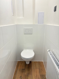 Samostatné WC - Pronájem bytu 2+1 v osobním vlastnictví 54 m², Praha 8 - Libeň