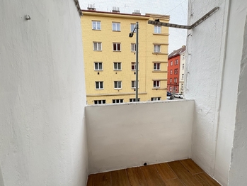 Balkon - Pronájem bytu 2+1 v osobním vlastnictví 54 m², Praha 8 - Libeň