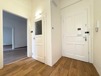 Předsíň - Pronájem bytu 2+1 v osobním vlastnictví 54 m², Praha 8 - Libeň