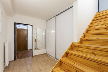 Pronájem bytu 6 a více v osobním vlastnictví 220 m², Praha 8 - Kobylisy