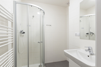 Pronájem bytu 6 a více v osobním vlastnictví 220 m², Praha 8 - Kobylisy