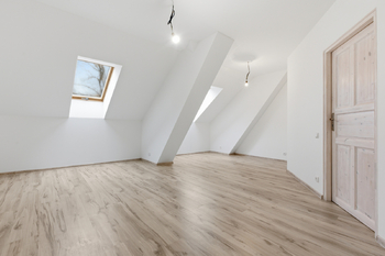 Prodej bytu atypický v osobním vlastnictví 208 m², Pozdeň