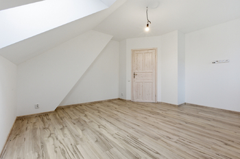 Prodej bytu atypický v osobním vlastnictví 157 m², Pozdeň