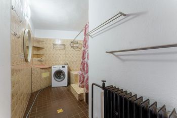 Koupelna v přízemí - Prodej domu 208 m², Příbram