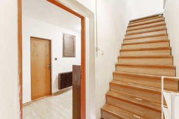 Schodiště do 2.NP - Prodej domu 208 m², Příbram