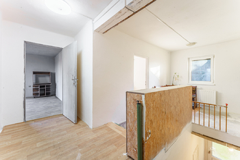 Chodba ve 2.NP - Prodej domu 208 m², Příbram